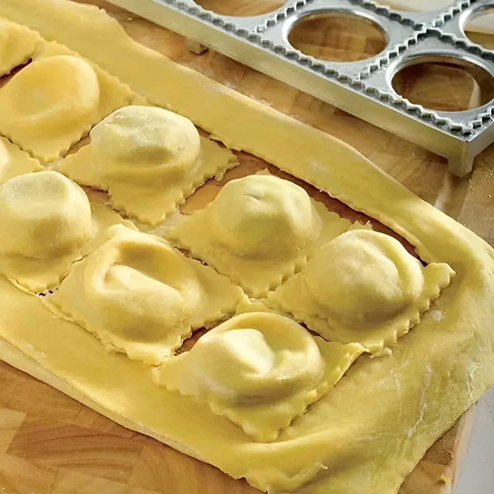 Dumpling Mold 12 Holes Ravioli - مراجعة Kitchen Gadgets Pakistan وسعره